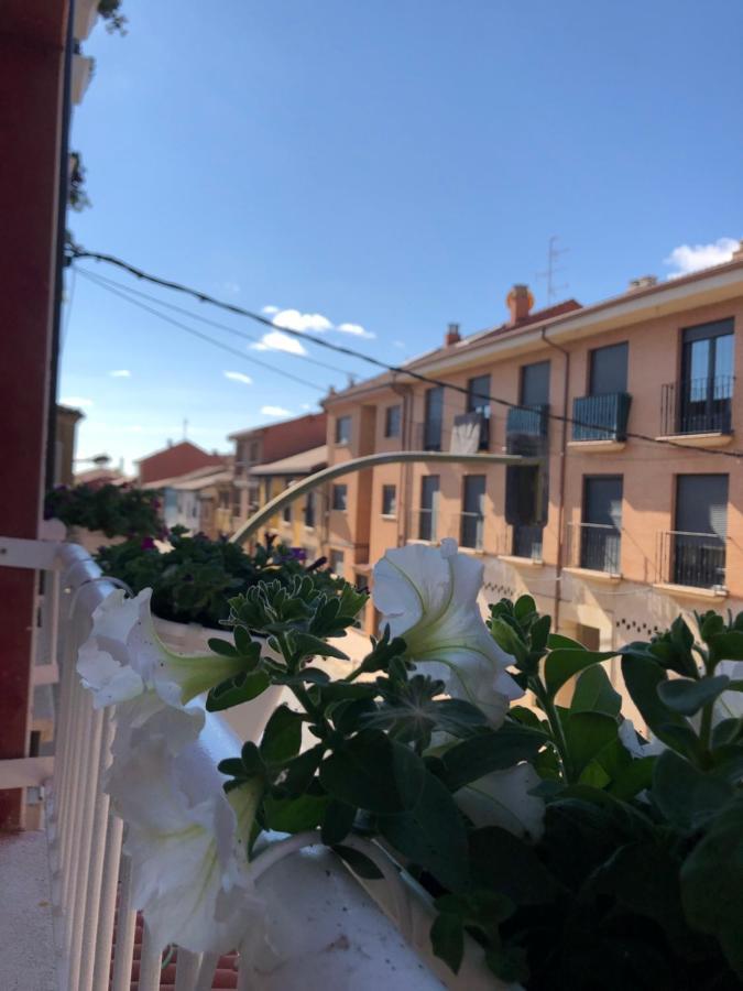 Hostal San Juan Sahagún Exteriör bild