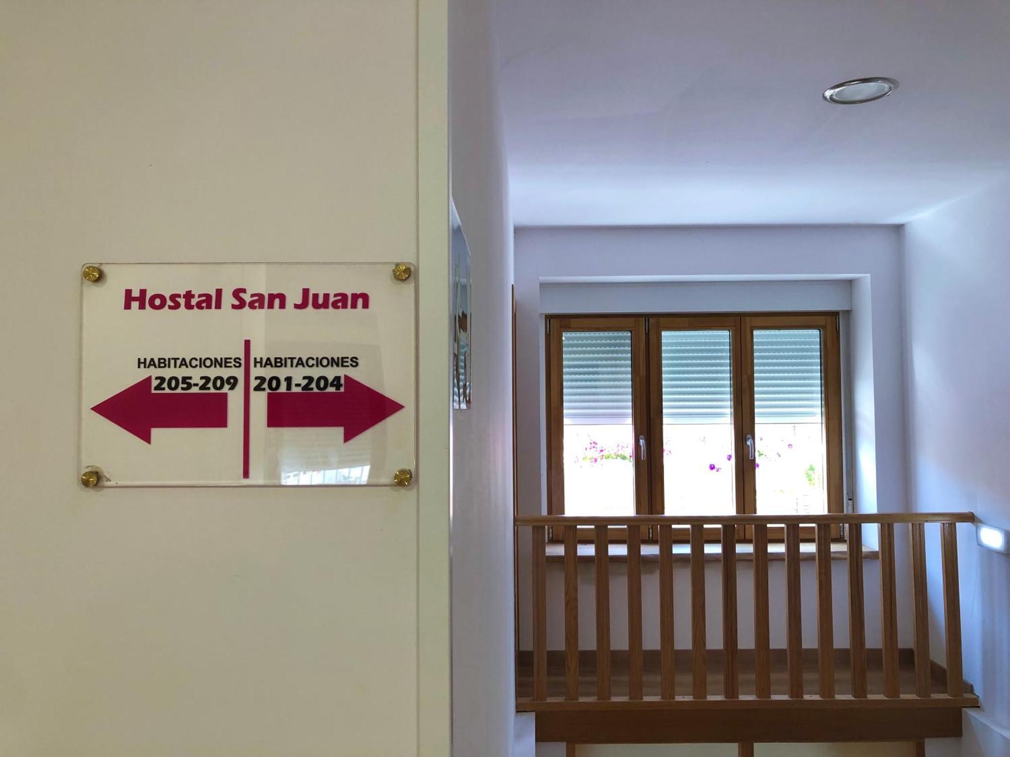 Hostal San Juan Sahagún Exteriör bild