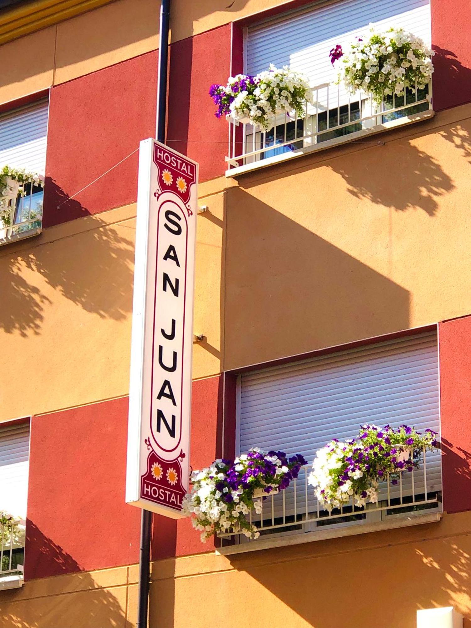 Hostal San Juan Sahagún Exteriör bild